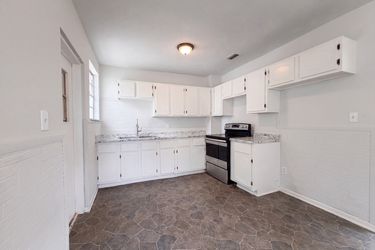 Photo 2 of 17 of 8951 Adams Ave, Jacksonville, FL
