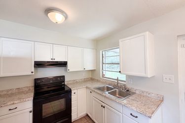 Photo 2 of 23 of 1735 Jefferson Dr, Mount Dora, FL