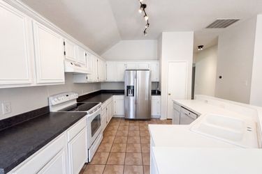 Photo 2 of 26 of 7008 Chateau Dr, Frisco, TX