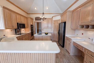 Photo 2 of 29 of 619 Edgewood Ln, Red Oak, TX