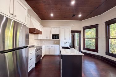 Photo 2 of 14 of 712 S Crockett St, Sherman, TX