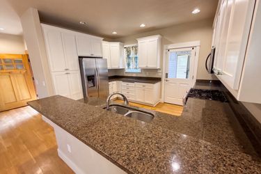 Photo 2 of 26 of 1125 W 28th Ave, Eugene, OR
