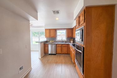 Photo 2 of 29 of 3026 Deal St, Houston, TX