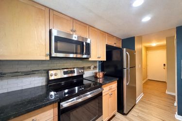 Photo 2 of 20 of 10132 SW Trapper Ter, Beaverton, OR