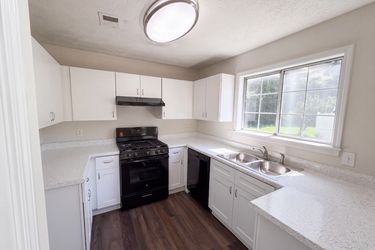 Photo 2 of 21 of 1337 Parkside Club Dr, Lawrenceville, GA