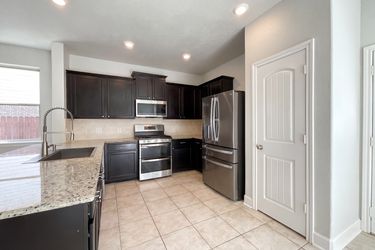 Photo 2 of 17 of 18813 Genova Bay Ct, New Caney, TX