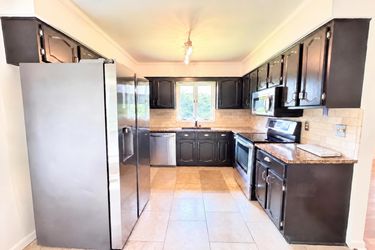 Photo 2 of 22 of 200 Ridgelea Ct, Winston Salem, NC