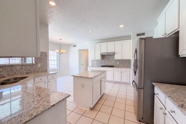 Photo 2 of 30 of 2854 Everett Dr, Friendswood, TX