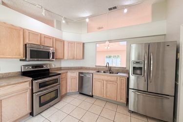 Photo 2 of 20 of 1360 Wildberry Ln, Deltona, FL