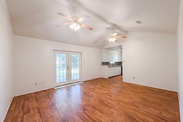 Interior photo of 3506 Oxford Rd