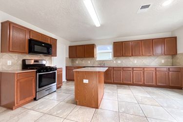 Photo 2 of 17 of 3335 Legends Wild Dr, Spring, TX