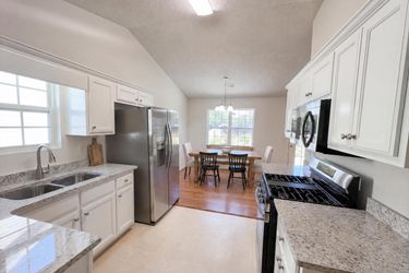 Photo 2 of 18 of 124 Amelia Garden Way, Lawrenceville, GA