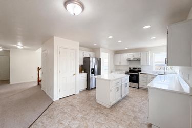 Photo 2 of 27 of 451 NW Yosemite Ter, Beaverton, OR