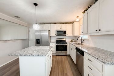 Photo 2 of 16 of 208 NW Summercrest Blvd, Burleson, TX