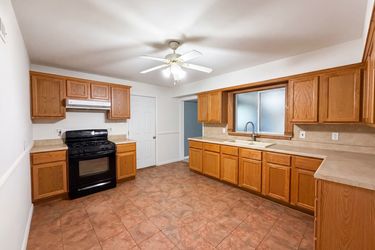 Photo 2 of 21 of 1607 N 17th St, Belleville, IL