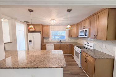 Photo 2 of 26 of 5122 Bay Blvd, Port Richey, FL