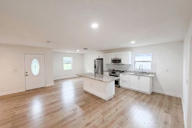Photo 2 of 25 of 845 40th Ave S, Saint Petersburg, FL