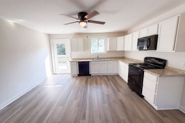 Photo 2 of 41 of 204 Jim Grizzle Rd, Royston, GA