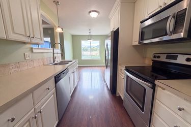 Photo 2 of 14 of 1615 SE Jonathan Ave, Dallas, OR