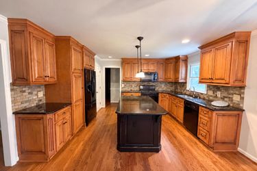 Photo 2 of 22 of 3029 Southampton Cir, Gastonia, NC