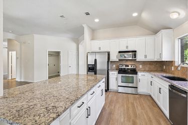 Photo 2 of 35 of 1009 Spinnaker Dr, Forney, TX