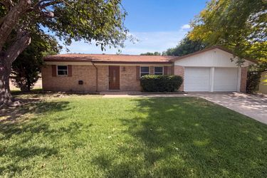 Exterior photo of 908 Laurie Ln