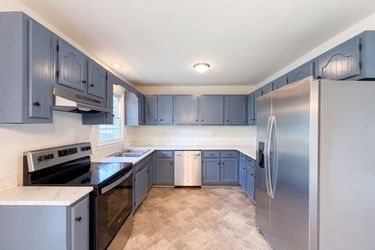 Photo 2 of 20 of 3221 Meadow Ln, Winston Salem, NC