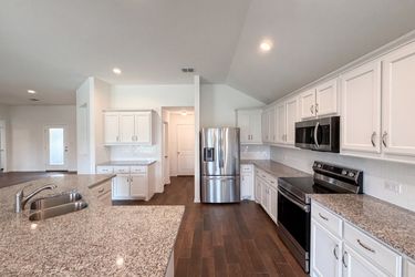 Photo 2 of 19 of 1631 Glade Meadows Dr, Joshua, TX