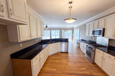 Photo 2 of 22 of 9721 Arlington Oaks Dr, Charlotte, NC