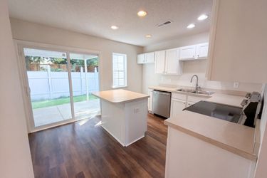 Photo 2 of 20 of 112 Taylor Cir, Goose Creek, SC