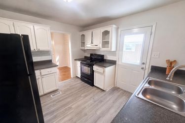 Photo 2 of 18 of 509 Greenbriar Rd, Greensboro, NC