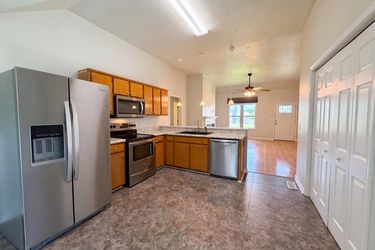 Photo 2 of 18 of 832 Stone Hedge Ct, Old Hickory, TN