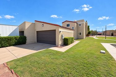 Photo 2 of 28 of 431 E Pecan Rd, Phoenix, AZ