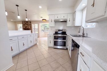 Photo 2 of 21 of 6910 Vialinda Dr, Houston, TX
