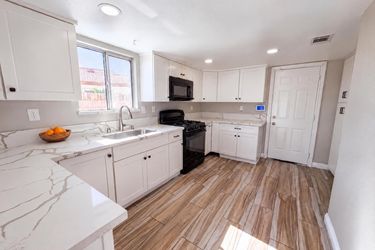 Photo 2 of 21 of 16960 Sorrento Ln, Victorville, CA
