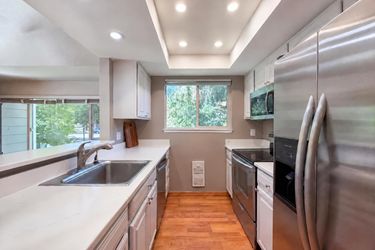 Photo 2 of 25 of 11776 SW Boones Bend Dr, Beaverton, OR