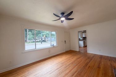 Photo 2 of 22 of 5419 Roe Blvd, Roeland Park, KS