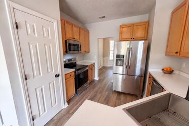 Photo 2 of 25 of 9 Bluff Ridge Ct, Greenville, SC