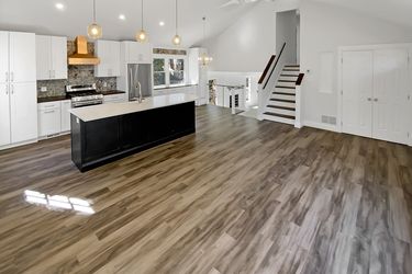 Photo 2 of 19 of 7401 Limerick Dr, Charlotte, NC