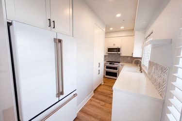 Photo 2 of 21 of 18743 Chapel Ln, Huntington Beach, CA