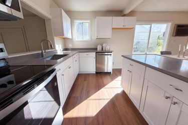 Photo 2 of 23 of 563 Manbrin Dr N, Keizer, OR