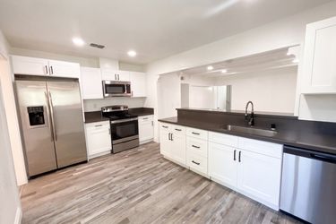 Photo 2 of 27 of 6150 Parkoaks Dr, Citrus Heights, CA