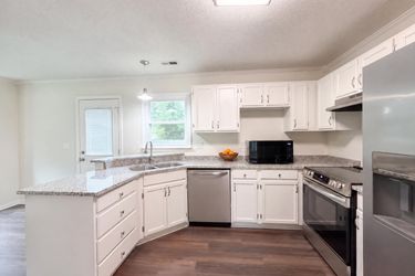 Photo 2 of 30 of 1001 Kingstree Ridge Dr, Winston Salem, NC