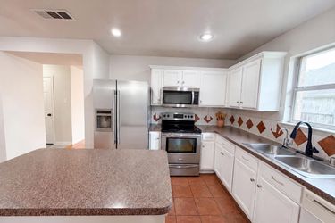Photo 2 of 19 of 111 Forest Park Ln, Red Oak, TX