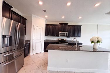 Photo 2 of 36 of 9709 Ivory Dr, Sun City Center, FL