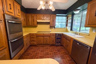 Photo 2 of 20 of 100 Dubb Ln, Red Oak, TX