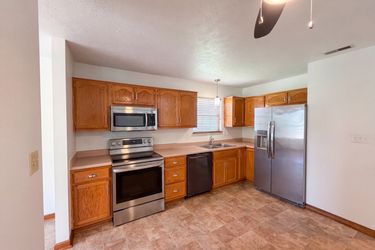 Photo 2 of 19 of 10048 Ironway Dr, Indianapolis, IN