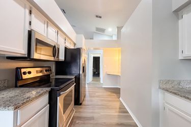 Photo 2 of 41 of 9703 Glenpointe Dr, Riverview, FL