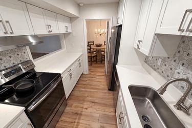 Photo 2 of 24 of 1013 Dunbar Dr, Atlanta, GA