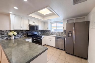 Photo 2 of 17 of 1110 N Las Posas Ct, Ridgecrest, CA